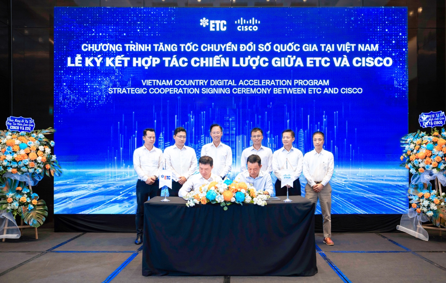 Đại diện ký kết hợp tác